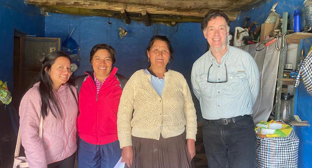 Zimmer with friends he met in Peru